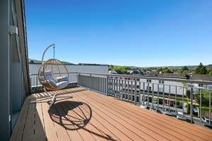 Exklusive Dachgeschosswohnung mit Einbauküche und großem Sonnenbalkon inkl. Panoramablick im Zentrum – Hauptstraße 70, 53604 Bad Honnef – Vorschaubild 4