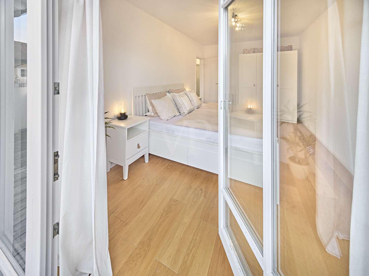 Immobilie in Eggstätt - Exklusive Haus-im-Haus-Wohnung auf drei Etagen mit Bergblick - Bild 2