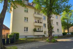 Wohnen unterm Dach – ruhig, hell und bestens angebunden! – Die vollständige Adresse der Immobilie erhältst du vom Anbieter., 1157 Briesnitz, Dresden – Vorschaubild 2