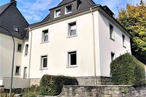Frisch renovierte 2-Zi.-DG-Whg. mit neuem Laminatboden