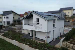 EXKLUSIVER WOHNTRAUM MIT POOL – Die vollständige Adresse der Immobilie erhältst du vom Anbieter., 97277 Neubrunn – Vorschaubild 1