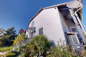 Großzügiges Einfamilienhaus in Naumburg mit Kamin I Weitblick ins Grüne I Mehrgenerationswohnen – Die vollständige Adresse der Immobilie erhältst du vom Anbieter., 6618 Naumburg (Saale) – Vorschaubild 2