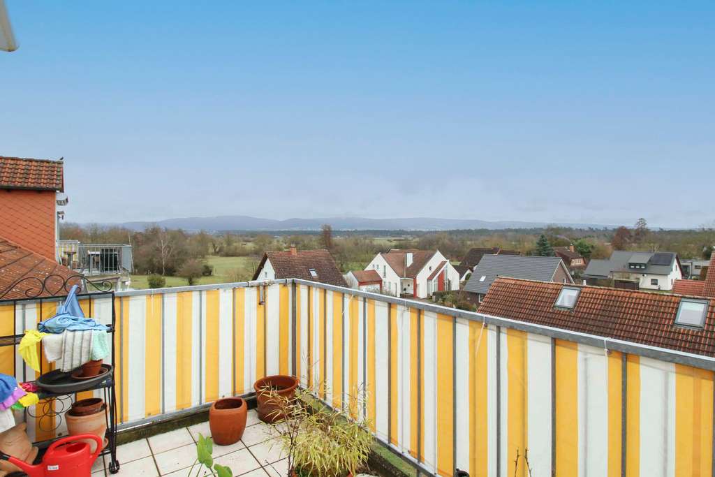 Immobilie in Kahl am Main - 4-Zimmer Dachgeschoss Wohnung mit schönem Südbalkon in Kahl am Main - Bild 2