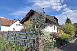 Aktuell RESERVIERT Einfamilienhaus in Biebergemünd mit Möglichkeit von zwei getrennten Wohnbereichen – Die vollständige Adresse der Immobilie erhältst du vom Anbieter., 63599 Biebergemünd – Vorschaubild 2