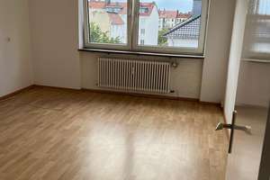 Zentrale 3-Zimmer-Wohnung mit Küche, Bad und Balkon