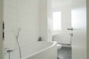 Moderne 3-Zimmer-Wohnung mit Süd-Balkon – Otto-Lilienthal-Str. 84, 6217 Merseburg – Vorschaubild 4