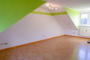 Befristete 2-Zimmer Dachwohnung mit Einbauküche in Longerich! – Die vollständige Adresse der Immobilie erhältst du vom Anbieter., 50737 Longerich, Köln – Vorschaubild 2