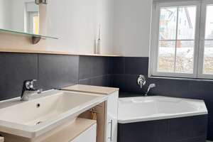 Exklusive, modernisierte 4- Zimmer-Wohnung mit Terrasse, Garten und Garage – Die vollständige Adresse der Immobilie erhältst du vom Anbieter., 9131 Ebersdorf, Chemnitz – Vorschaubild 3