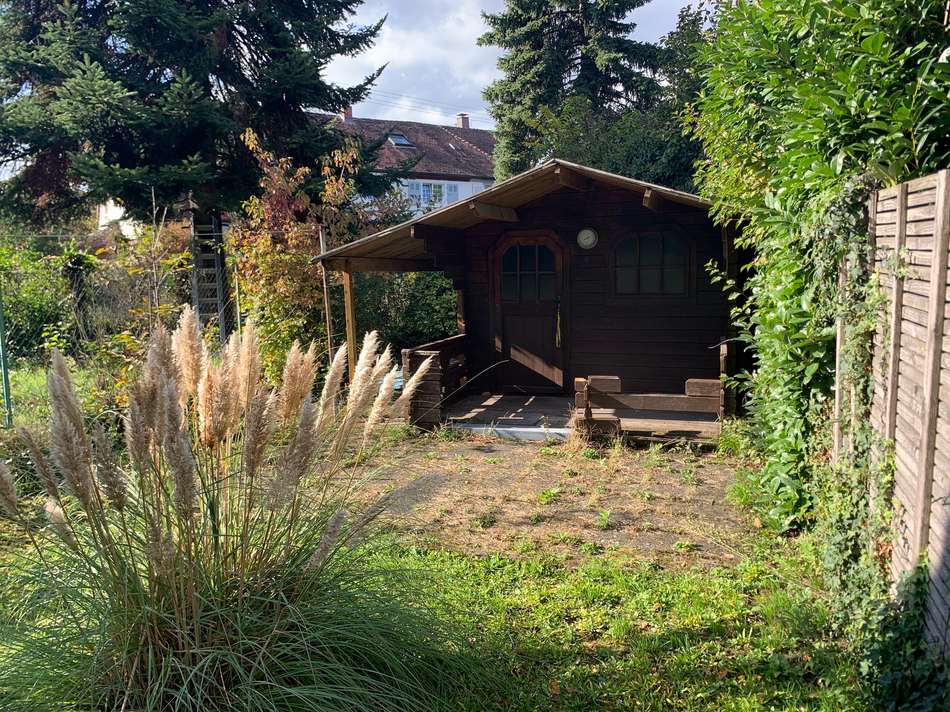 Gartenhäuschen mit Freisitz