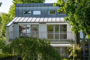 Geschmackvolle, gepflegte 2-Zimmer-Maisonette-Wohnung mit geh. Innenausstattung mit Balkon und EBK
