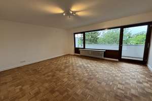 Kernsanierte 3-Zimmerwohnung mit großem Balkon, Blick ins Grüne und Stellplatz