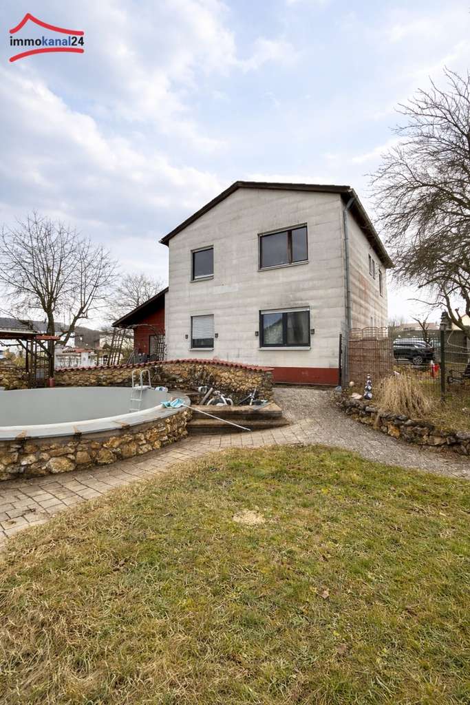 Immobilie in Solnhofen - Ein Haus für die Zukunft - Viel Platz, großer Garten mit Pool und Garagen in 91807 Solnhofen - Bild 2