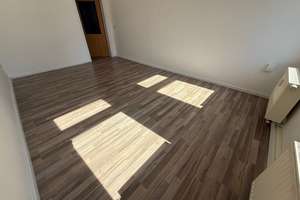 3.OG / Modernes Laminat - frei ab 1.10.26  - Großer Balkon an der Küche – Jahnstraße 39, 9126 Lutherviertel, Chemnitz – Vorschaubild 9