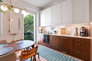 Stuck trifft Stil – Wohnjuwel mit architektonischer Finesse und 2 Balkonen im Prenzlauer Berg – Berlin – Vorschaubild 5
