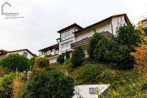 **Vielseitiges Zuhause in Hanglage - Perfekt für Familien und Individualisten**