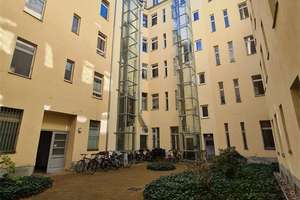 Rückzugsort im Samariterkiez: Große Altbauwohnung ruhig im Innenhof gelegen – Bänschstraße 25, 10247 Friedrichshain, Berlin – Vorschaubild 2