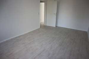 Frei ab 1.8.25  + Balkon an der Küche + 3. OG + Haus mit Aufzug** – Matthesstraße 80, 9113 Chemnitz – Vorschaubild 4