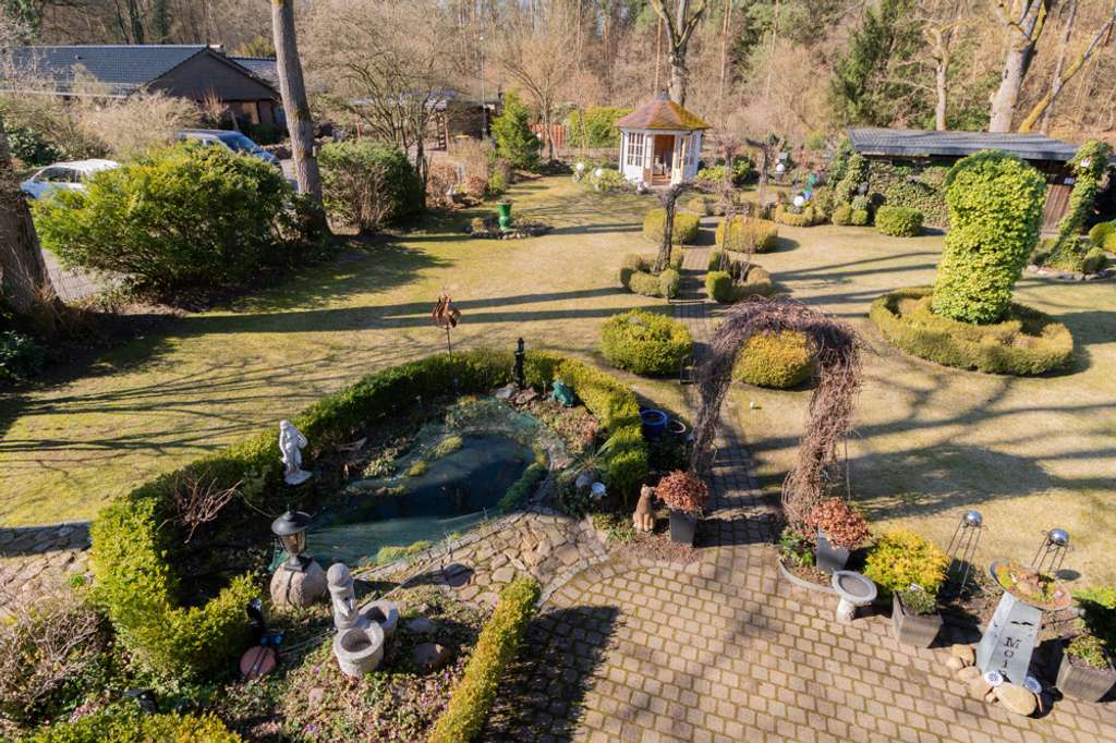 Immobilie in Schnakenbek - Schnakenbek: Einfamilienhaus im Landhausstil mit schönem Garten, Vollkeller und Doppelcarport! - Bild 2