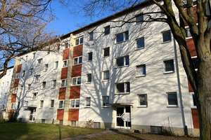 Helle 3 Zi.-Whng.- mit einem Wannenbad mit Fenster - Balkon - Duisburg Rheinhausen