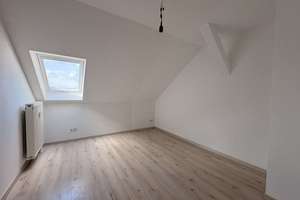 Helle 3,5-Zimmermaisonettewohnung mit neuem Bad und Dachterrasse! – Zschopauer Straße 142, 9126 Bernsdorf, Chemnitz – Vorschaubild 5