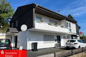 Attraktives Zweifamilienhaus mit flexiblen Nutzungsmöglichkeiten in ruhiger Wohnlage * MODERNISIERT!