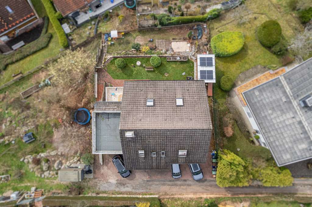 Immobilie in Heiligkreuzsteinach - Kernsanierte 4-Zimmer-Souterrain-Wohnung mit Südgarten, Terrasse und separatem Eingang - Bild 2