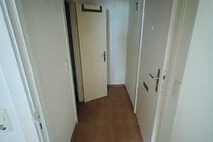 Bezugsfreie und lichtdurchflutete 2-Zimmer-Wohnung mit eigenem PKW-Stellplatz – Kiel – Vorschaubild 2