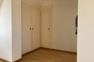 TOP gemütliche 1 ZKDB Wohnung im Dachgeschoß in zentraler, aber ruhiger Lage direkt an der FH – Lerchenfeldstraße 15, 47805 Dießem/Lehmheide, Krefeld – Vorschaubild 3