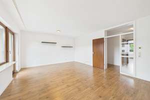 Helle 3-Zimmer-Wohnung mit Balkon, Garage und Treppenlift in Stuttgart-Weilimdorf – Die vollständige Adresse der Immobilie erhältst du vom Anbieter., 70499 Weilimdorf (Ortsteil), Stuttgart – Vorschaubild 14