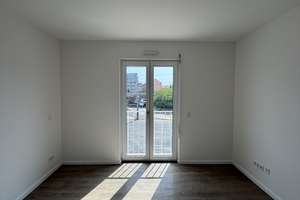 Lichtdurchflutete 2-Raum-Wohnung mit Einbauküche und Balkon – Weißeritzstraße 18, 1067 Friedrichstadt, Dresden – Vorschaubild 4