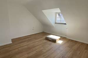 Modernisierte 3-Zi.-Dachgeschoss-Wohnung in guter Lage von S-Hofen – Die vollständige Adresse der Immobilie erhältst du vom Anbieter., 70378 Hofen, Stuttgart – Vorschaubild 7