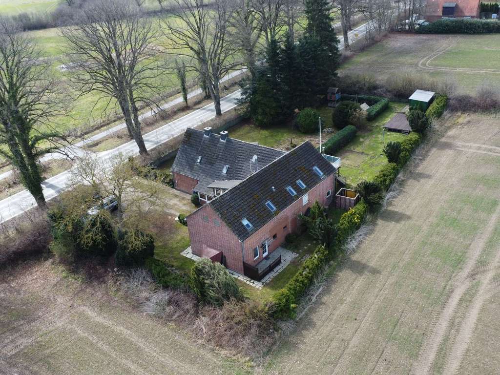 Immobilie in Schönwalde am Bungsberg - Mehrfamilienhaus mit drei mietfreien Wohneinheiten und großem Grundstück in Schönwalde zur Verfügung - Bild 2