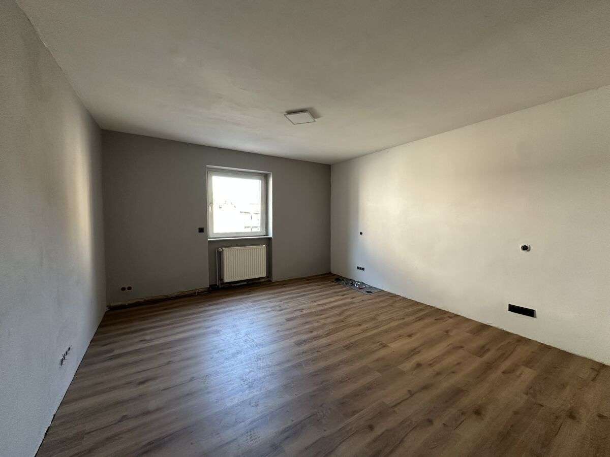 Immobilie in Großostheim - Charmantes renovierungsbedürftiges Einfamilienhaus mit großem Grundstück und vielseitiger Scheune - Bild 2