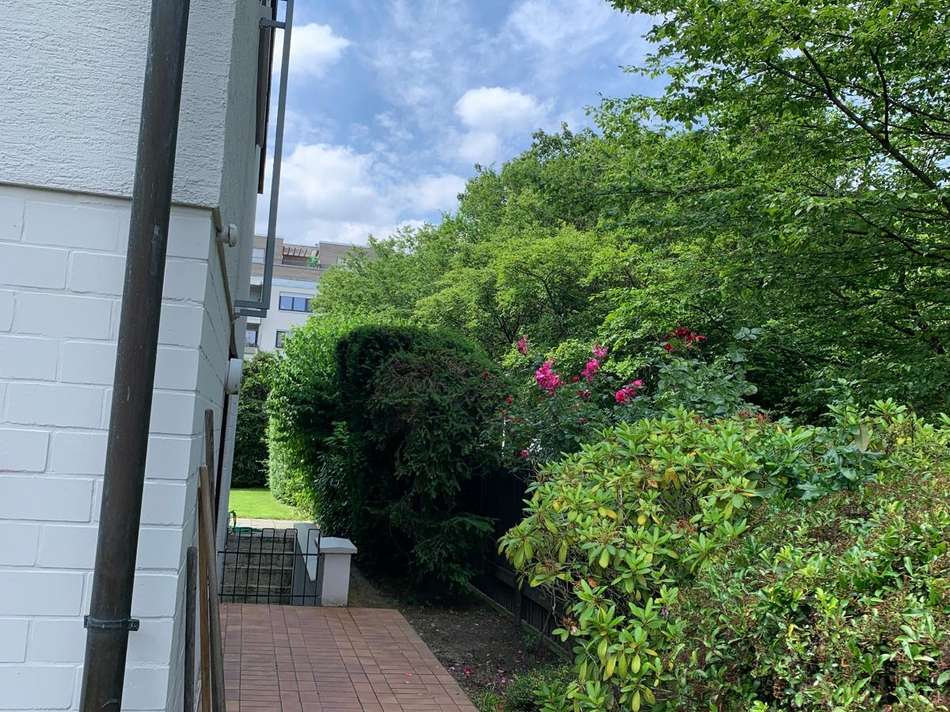 Hausseite seitliche Terrasse