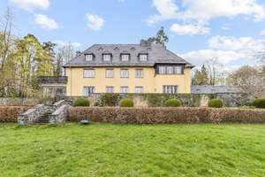 Exklusive Landhausvilla in idyllischer Alleinlage mit weitläufigem Anwesen