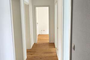 3-Zimmer-Wohnung in historischen Gebäude mit Balkon am Schillerplatz in Dresden – Hüblerstr. 2 – Hüblerstr. 2, 1309 Blasewitz (Stadtteil), Dresden – Vorschaubild 3