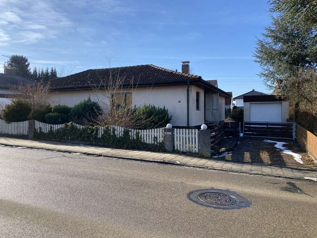 Immobilie in Postbauer-Heng - Einfamilienhaus mit großem Grundstück in guter Lage von Postbauer-Heng  - Bild 0