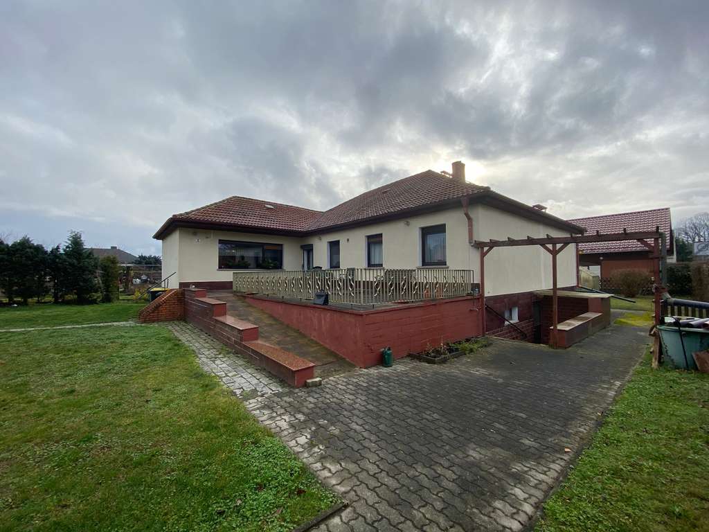 Immobilie in Weißwasser/O.L. - Běła Woda - Einfamilienhaus im Bungalowstil, L-Form und Einliegerwohnung - Bild 0