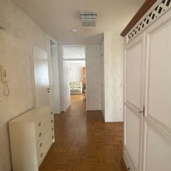 *** Wertanlage statt Wertverlust - attraktive 2-Zimmer-Wohnung - 2 Loggien - Außenstellplatz ***