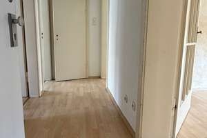 Helle 3-Zimmer Wohnung im 3. OG mit Balkon in Nürnberg-St. Leonhard – Konstanzenstraße 7, 90439 St. Leonhard, Nürnberg – Vorschaubild 2