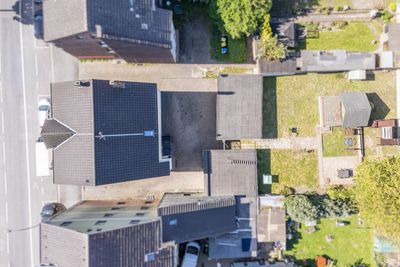 SOLL-Faktor 12! Laufend modernisiertes Mehrfamilienhaus mit 5 Garagen & Mietpotenzial