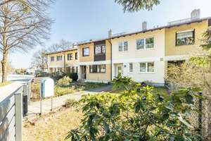 Gepflegtes Reihenmittelhaus mit nahezu uneinsehbarem Garten und Tiefgaragen-Einzelstellplatz – Die vollständige Adresse der Immobilie erhältst du vom Anbieter., 81929 Englschalking, München – Vorschaubild 3
