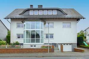 Ein Zuhause voller Wärme und Möglichkeiten – großzügiges Einfamilienhaus mit Traumgarten in Driedorf – Die vollständige Adresse der Immobilie erhältst du vom Anbieter., 35759 Driedorf – Vorschaubild 2