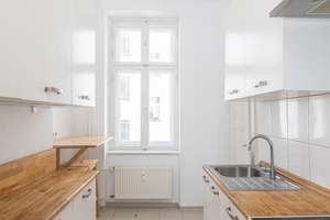 Altbauflair am Mauerpark: 2-Zi mit Einbauküche und frisch abgeschliffenen Dielen - Bezugsfrei – Korsörer Straße 17, 10437 Prenzlauer Berg, Berlin – Vorschaubild 2