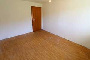Wohnhaus mit großzügigem Platzangebot, zwei Garagen und wunderschönem Ausblick! – Reutlingen (Kreis) – Vorschaubild 3