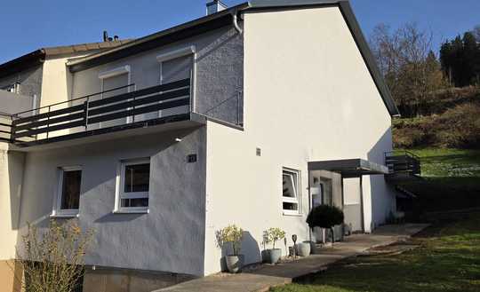 Doppelhaushälfte in ruhiger Seitenstraße