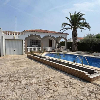 Villa mit Pool 300 m vom Meer in Calafat