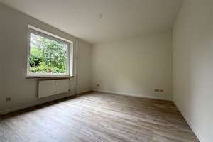 Helle 2,5-Zi.-Wohnung mit  Balkon, EBK u. Tiefgaragenstellplatz; Elmschenhagen-Süd – Reichenberger Allee 35-41 (hier: 35), 24146 Elmschenhagen, Kiel – Vorschaubild 9