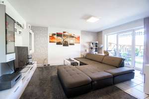 Attraktive 4-Zimmer-Erdgeschosswohnung mit Terrasse und drei Garagen