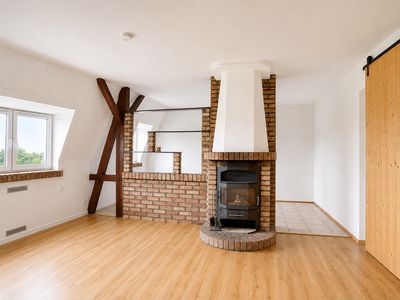 Bezugsfreie 3-Zimmer DG-Wohnung (3. OG) I Kamin, Keller und Carport